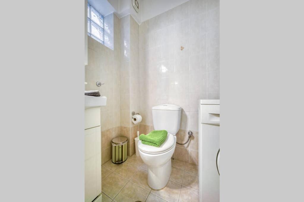 אתונה Spacious Family Flat Near Parthenon Free Parking מראה חיצוני תמונה