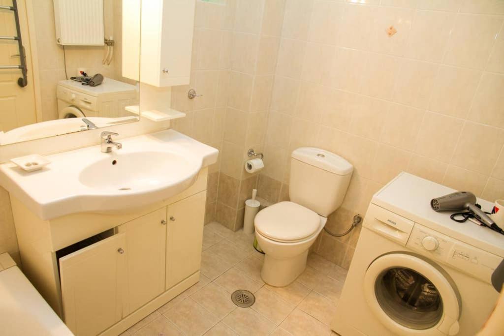 אתונה Spacious Family Flat Near Parthenon Free Parking מראה חיצוני תמונה